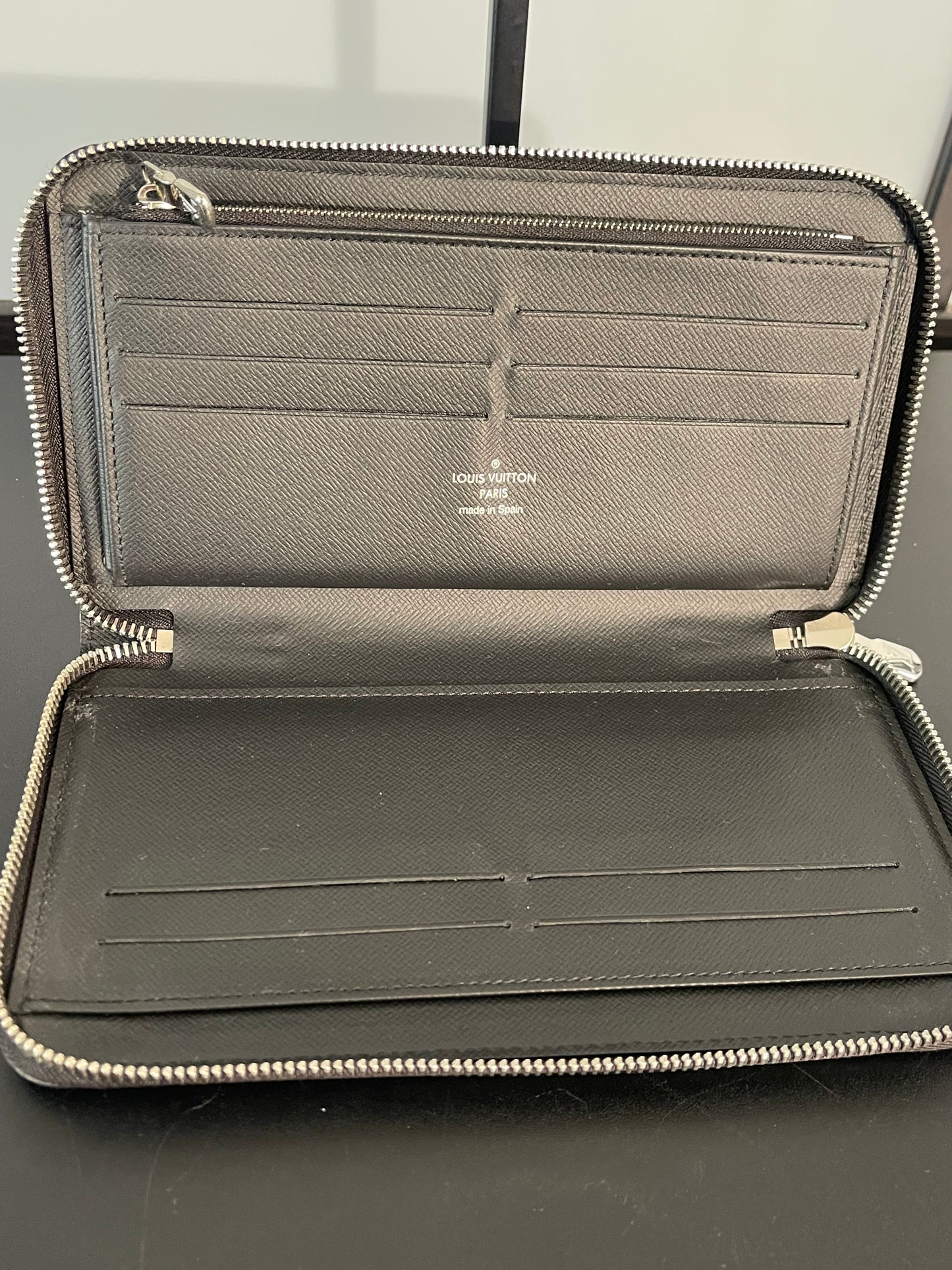 Pre-Owned Louis Vuitton Black Epi Leather Zippy Wallet