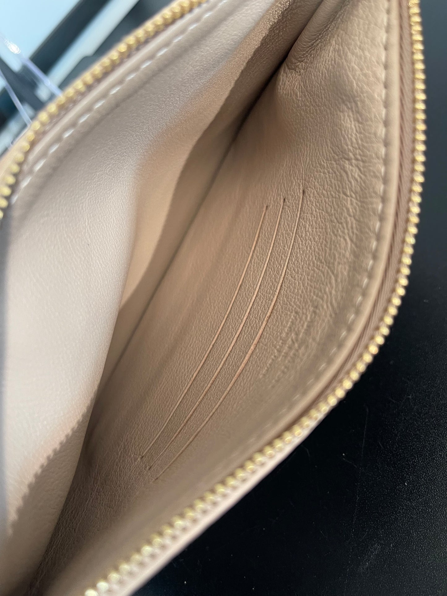 Pre-Owned Louis Vuitton Mahina Wristlet PM