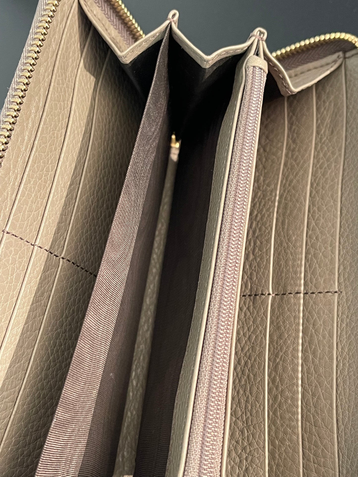 Pre-Owned Gucci Brown Monogram GG Canvas Zippy Wallet.