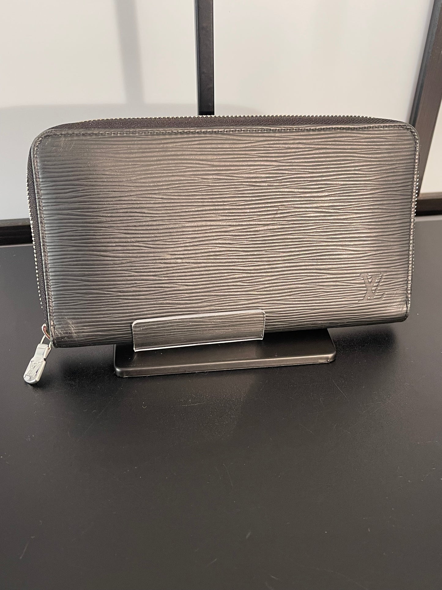 Pre-Owned Louis Vuitton Black Epi Leather Zippy Wallet