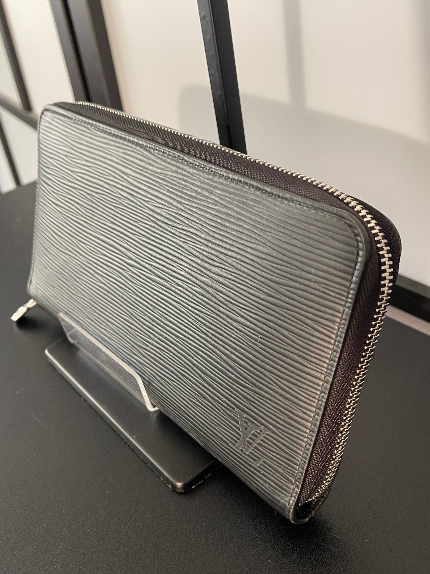 Pre-Owned Louis Vuitton Black Epi Leather Zippy Wallet