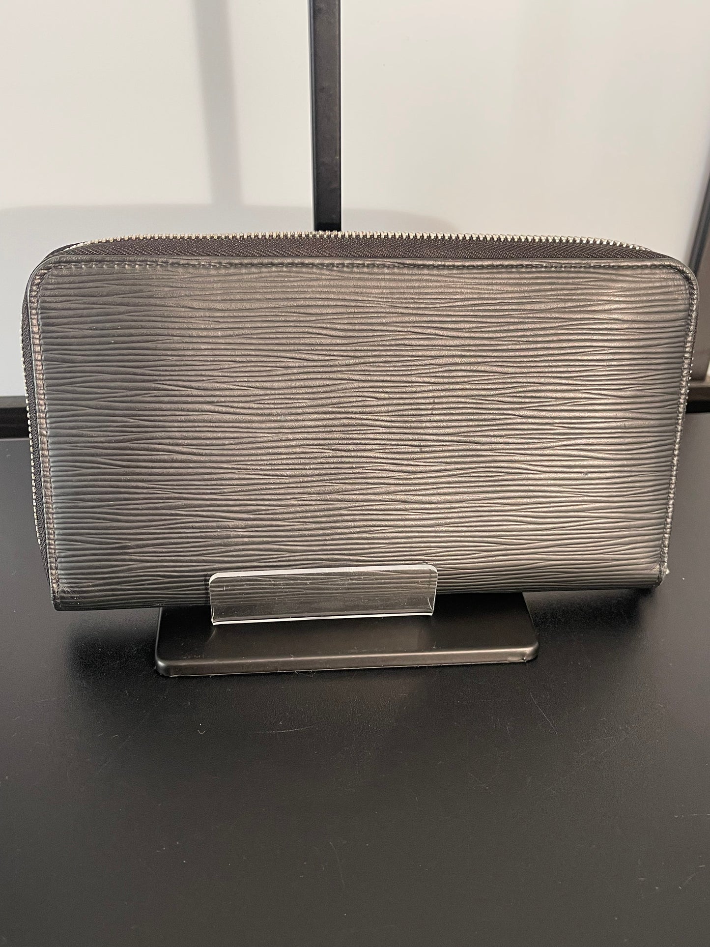 Pre-Owned Louis Vuitton Black Epi Leather Zippy Wallet