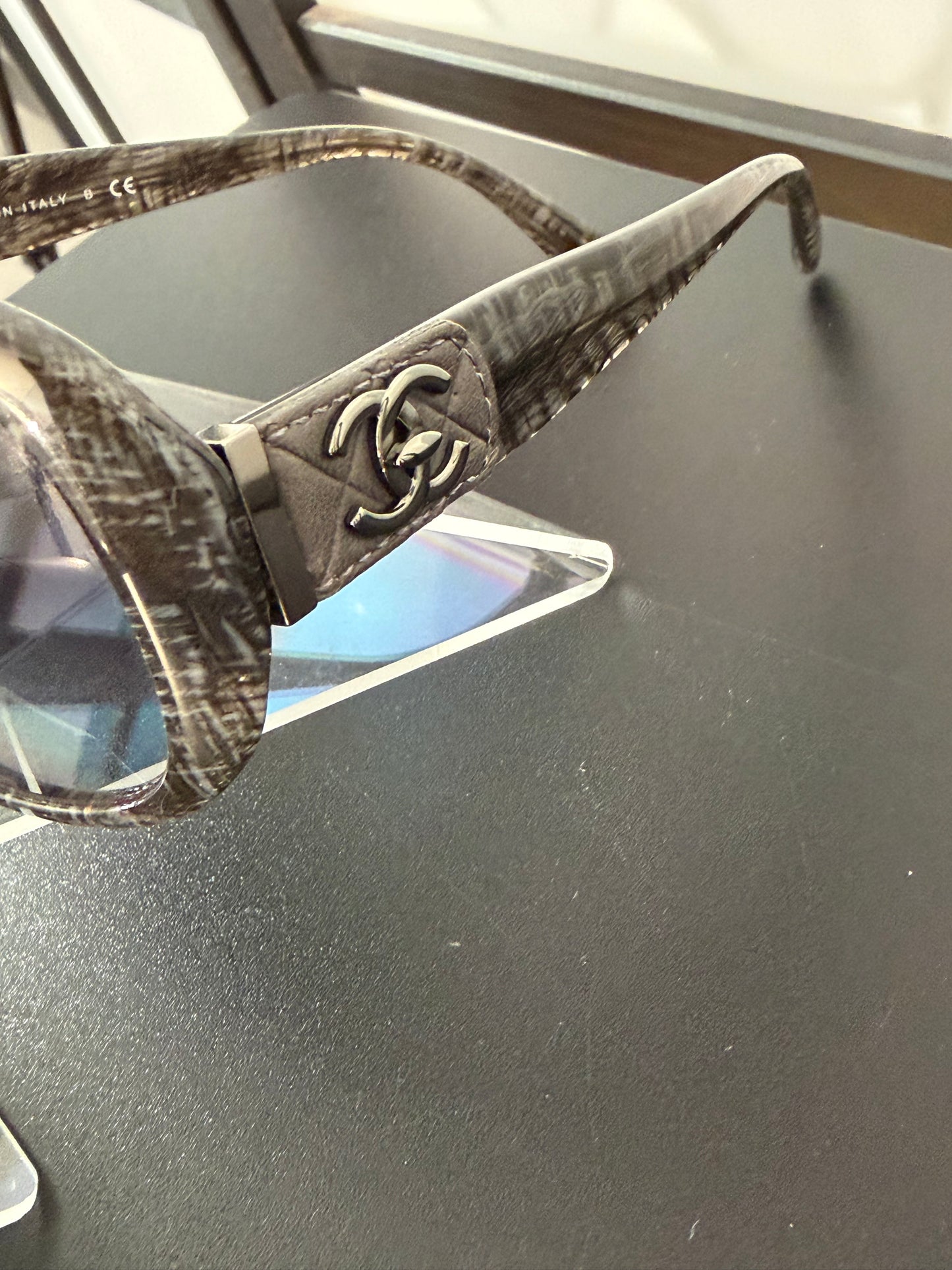 Chanel Pre-Owned Grey Quilted Tweed Print CC Turnlock Logo Sunglasses