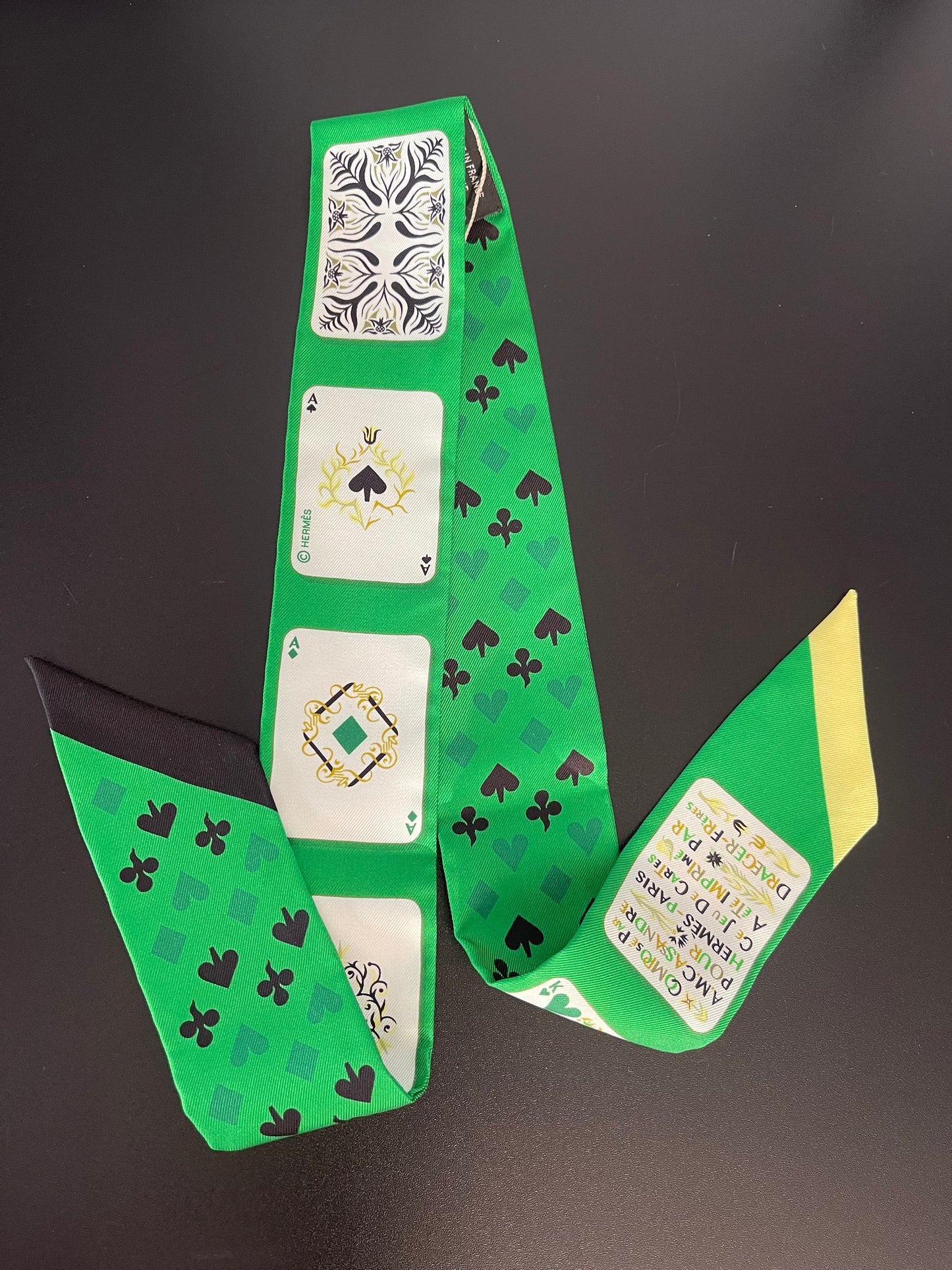 Pre-Owned Hermes Green Playing Card Motif Silk Bandeau/Twilly