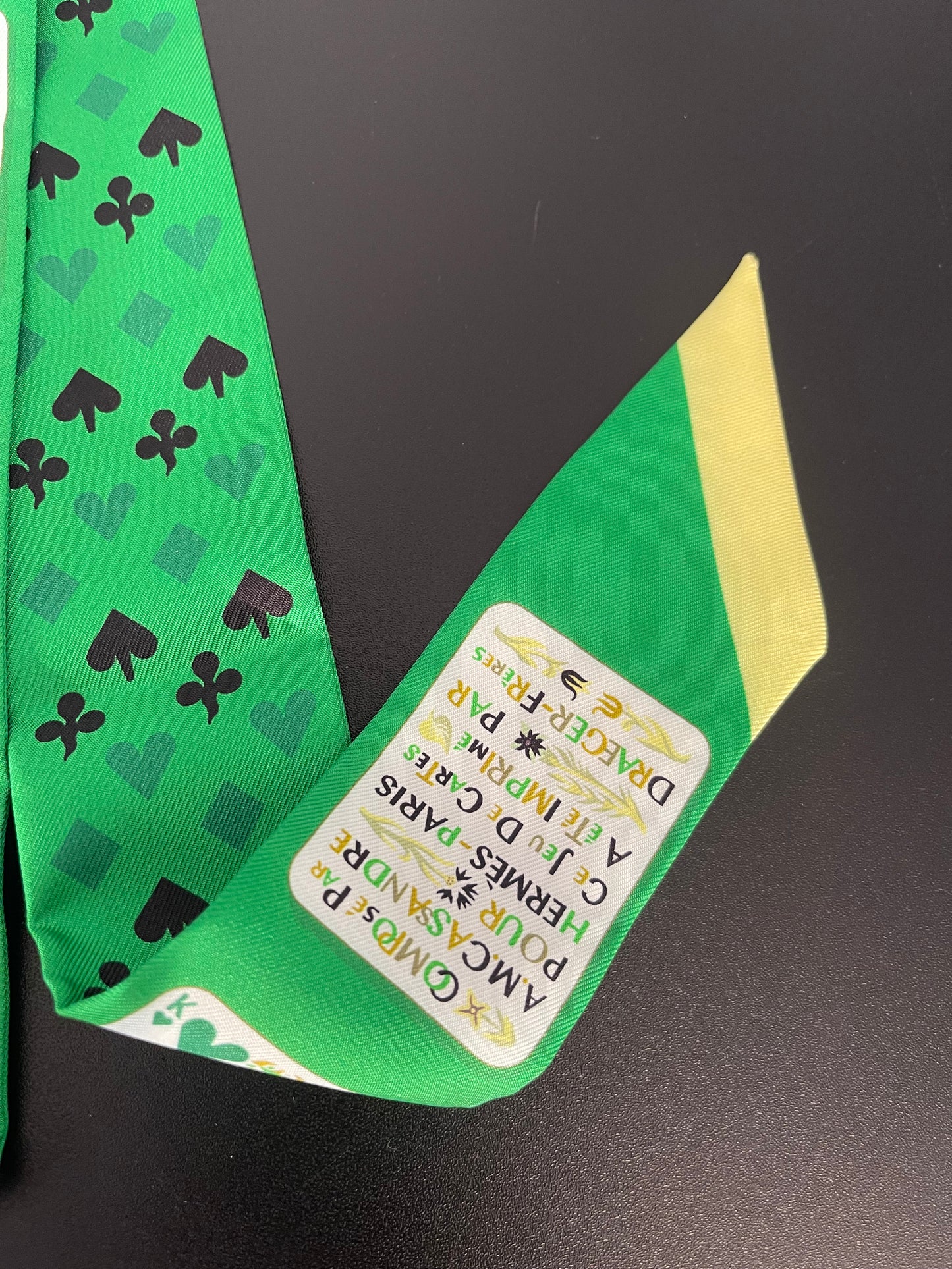 Pre-Owned Hermes Green Playing Card Motif Silk Bandeau/Twilly