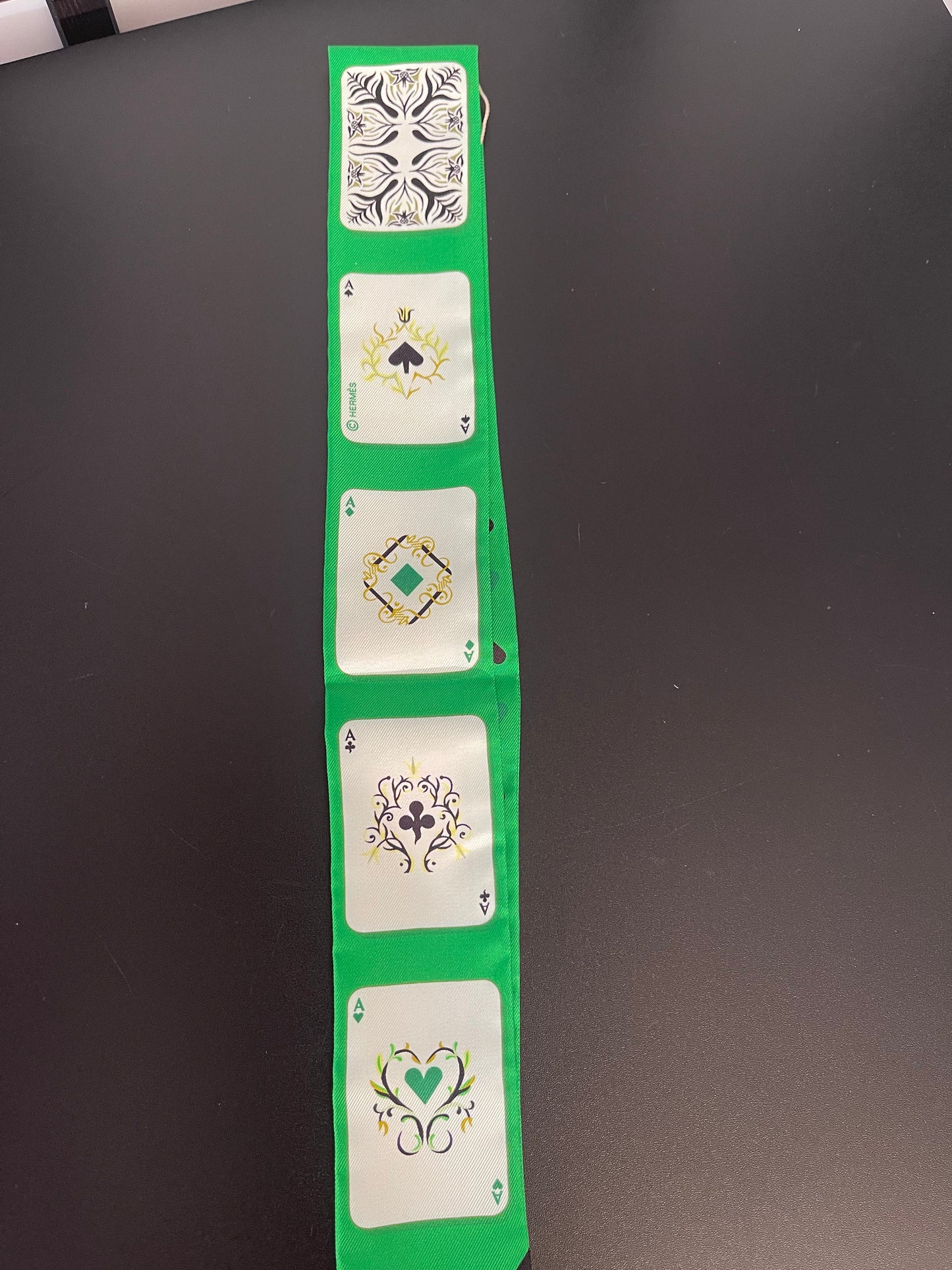 Pre-Owned Hermes Green Playing Card Motif Silk Bandeau/Twilly