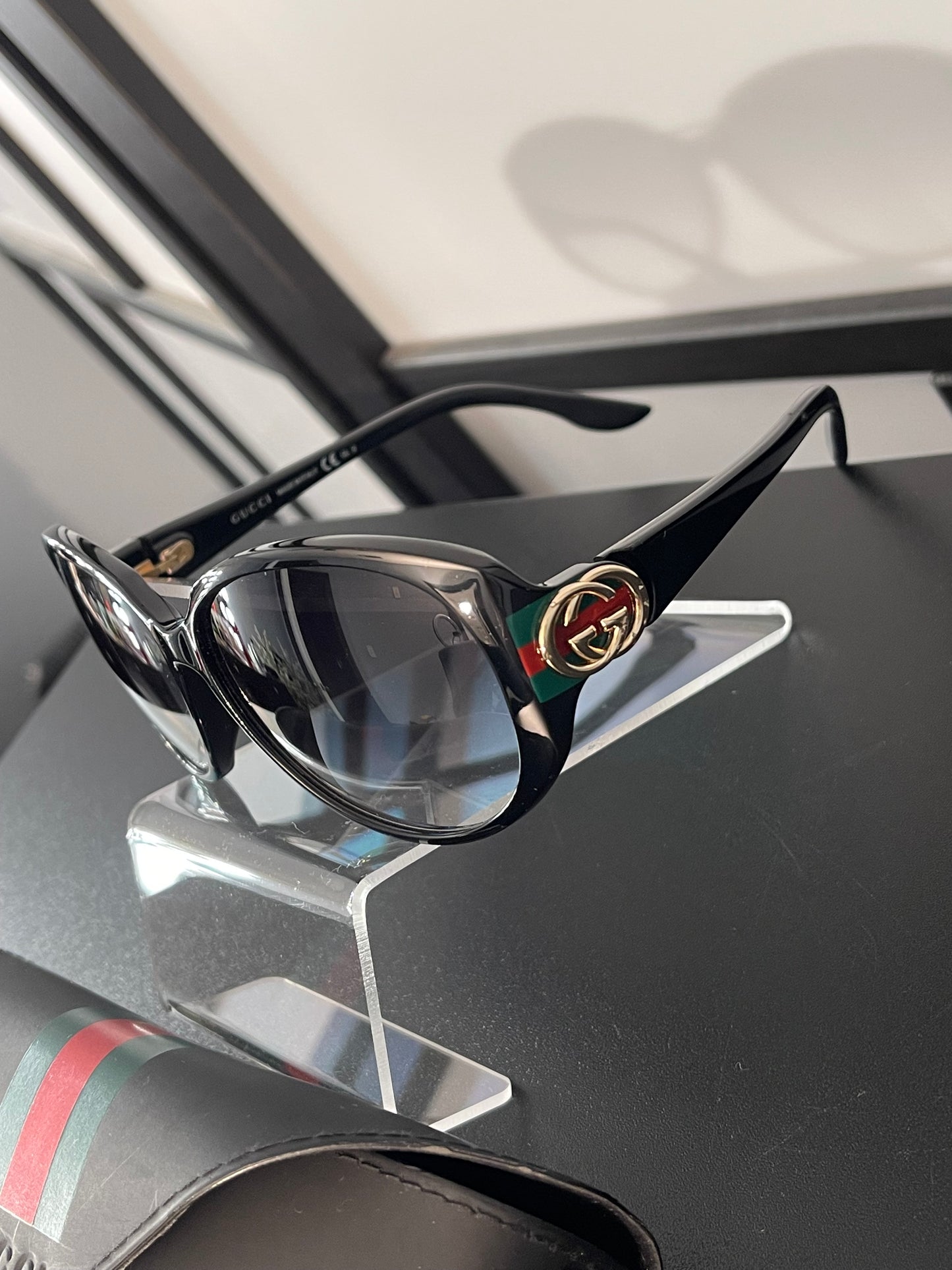 Pre-Owned Gucci GG Black Sunglasses with Case