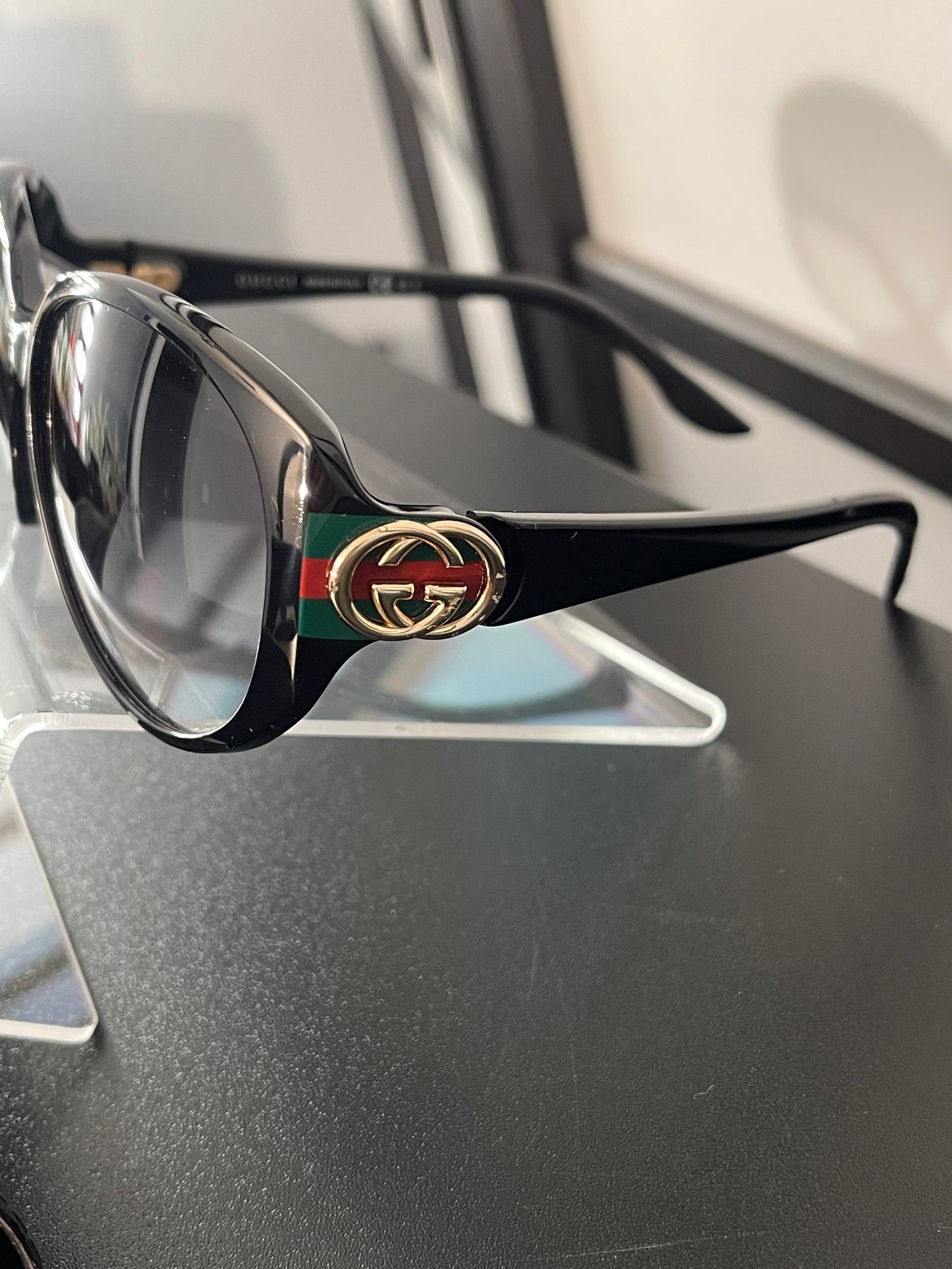 Pre-Owned Gucci GG Black Sunglasses with Case