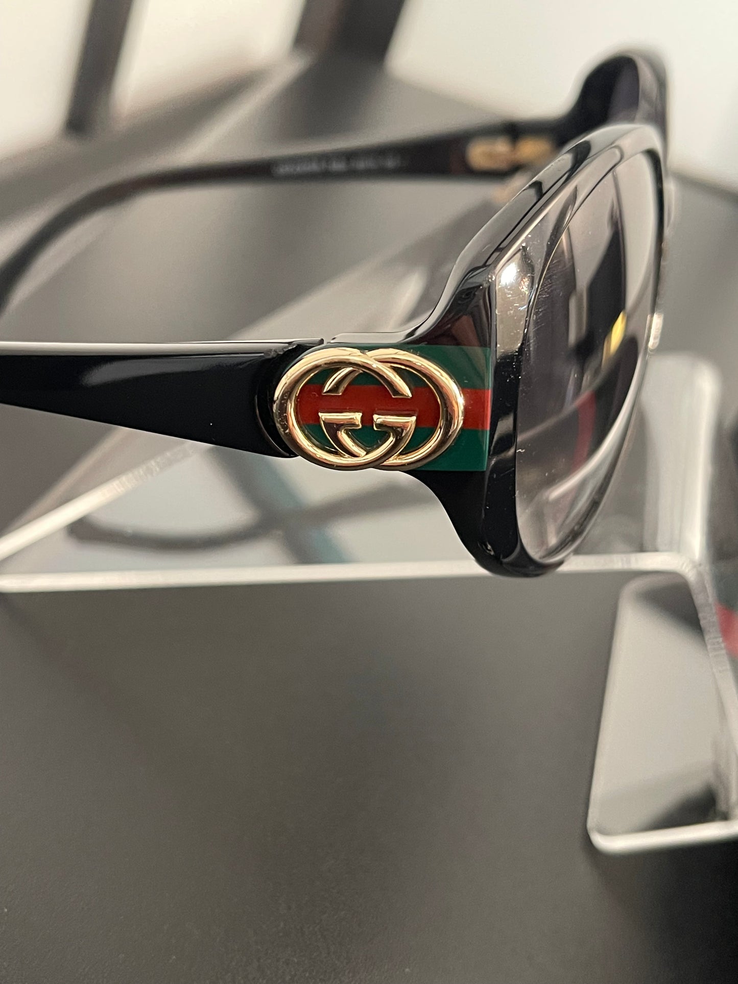 Pre-Owned Gucci GG Black Sunglasses with Case