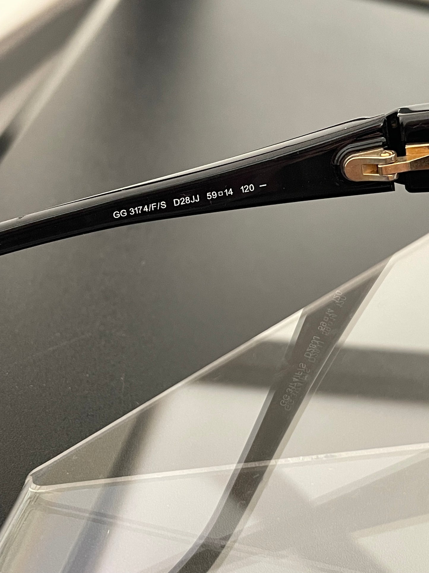 Pre-Owned Gucci GG Black Sunglasses with Case