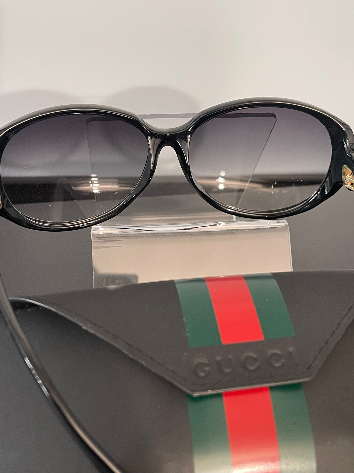 Pre-Owned Gucci GG Black Sunglasses with Case