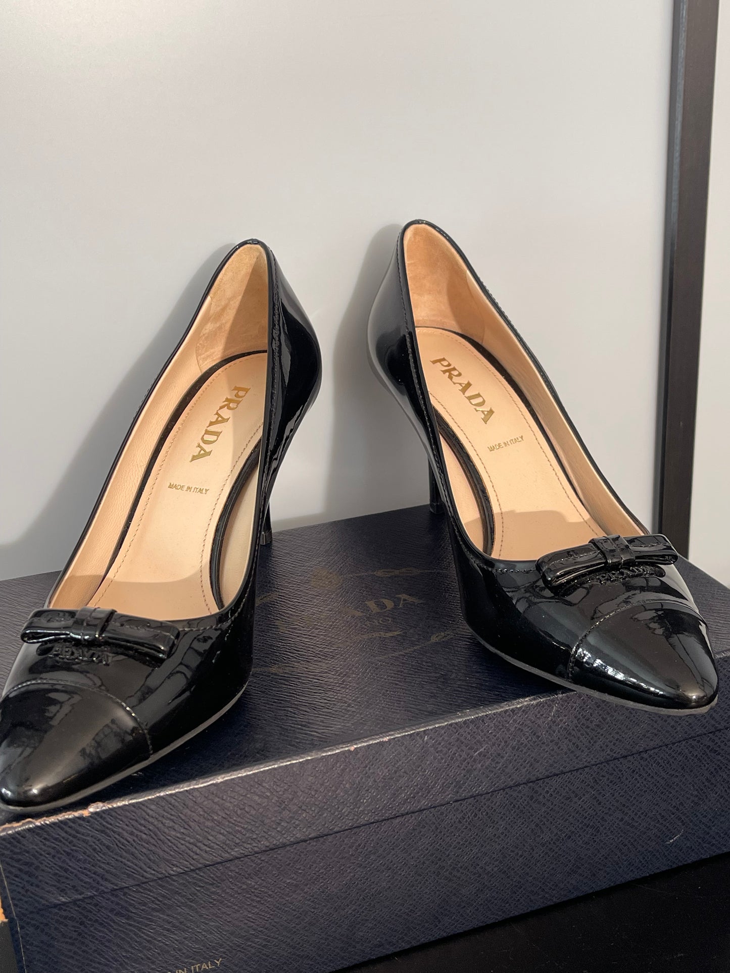 Pre-Owned Prada Pumps Heel Ribbon Black Patent Leather Size 37 1/2