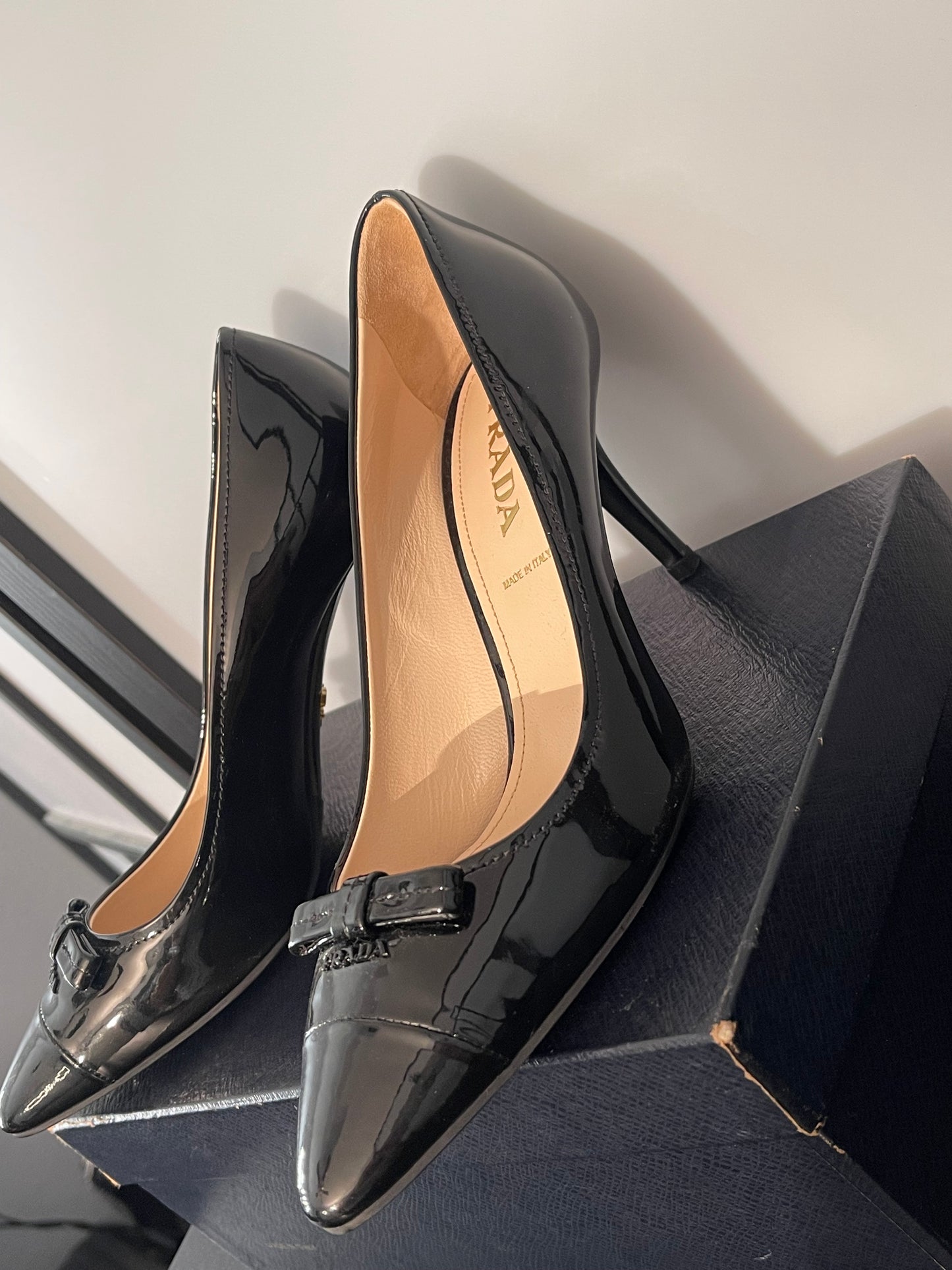 Pre-Owned Prada Pumps Heel Ribbon Black Patent Leather Size 37 1/2