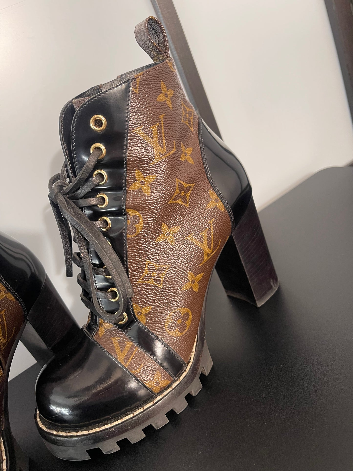 Pre-Owned Louis Vuitton Star Trail Ankle Boots Size 37 1/2