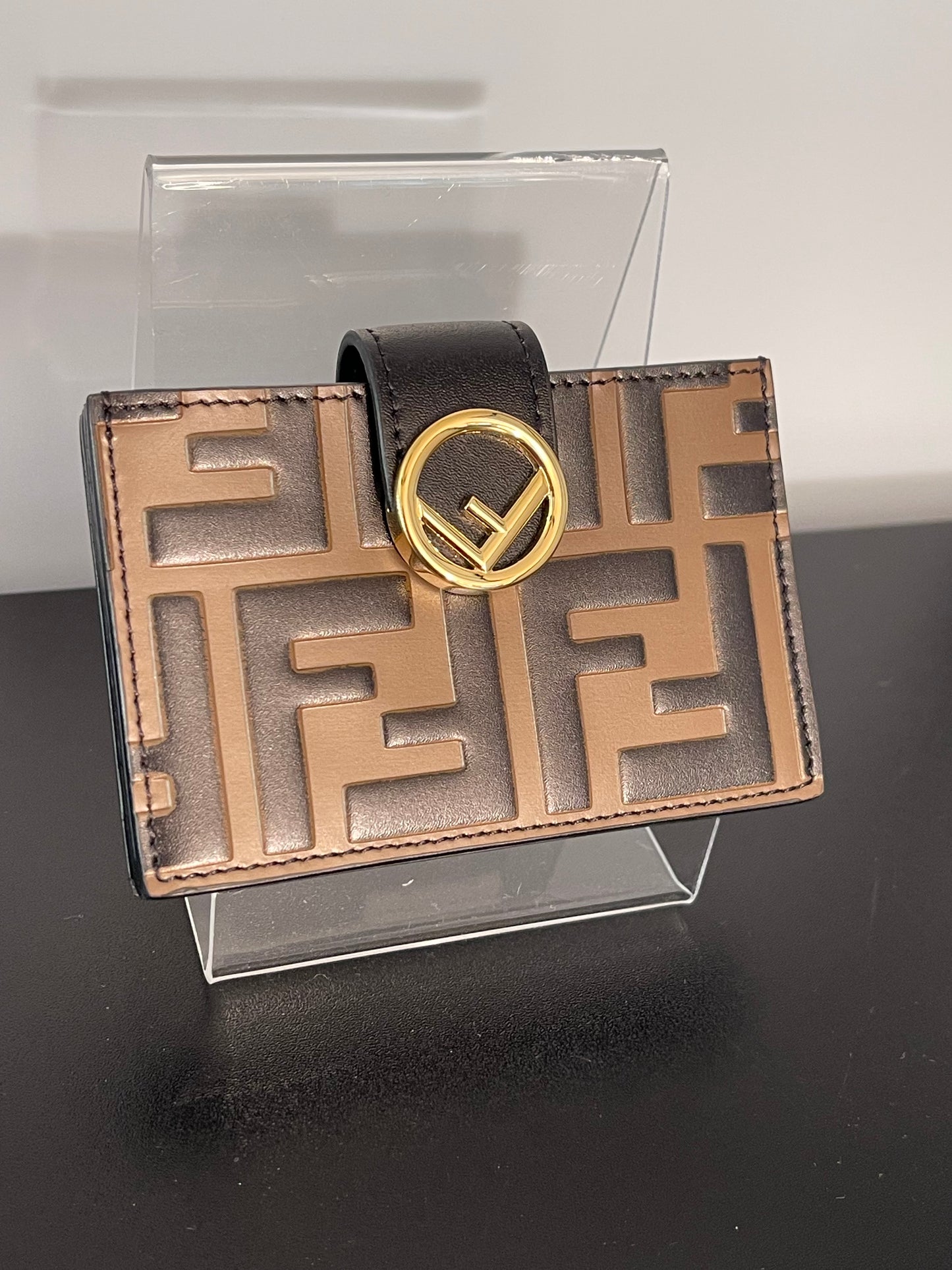 Pre-Owned Fendi Brown Vitello Cruise Accordion Card Holder