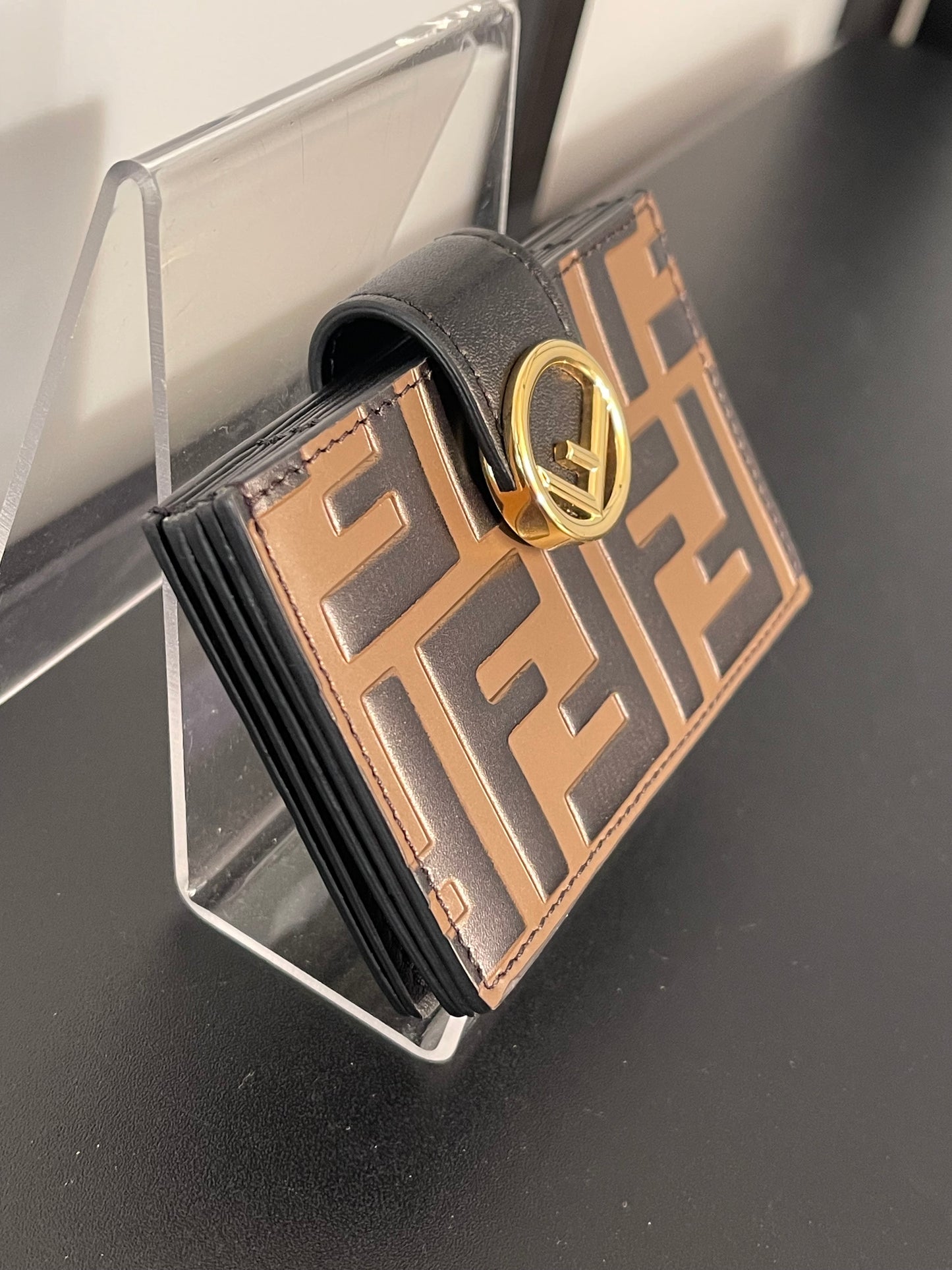 Pre-Owned Fendi Brown Vitello Cruise Accordion Card Holder