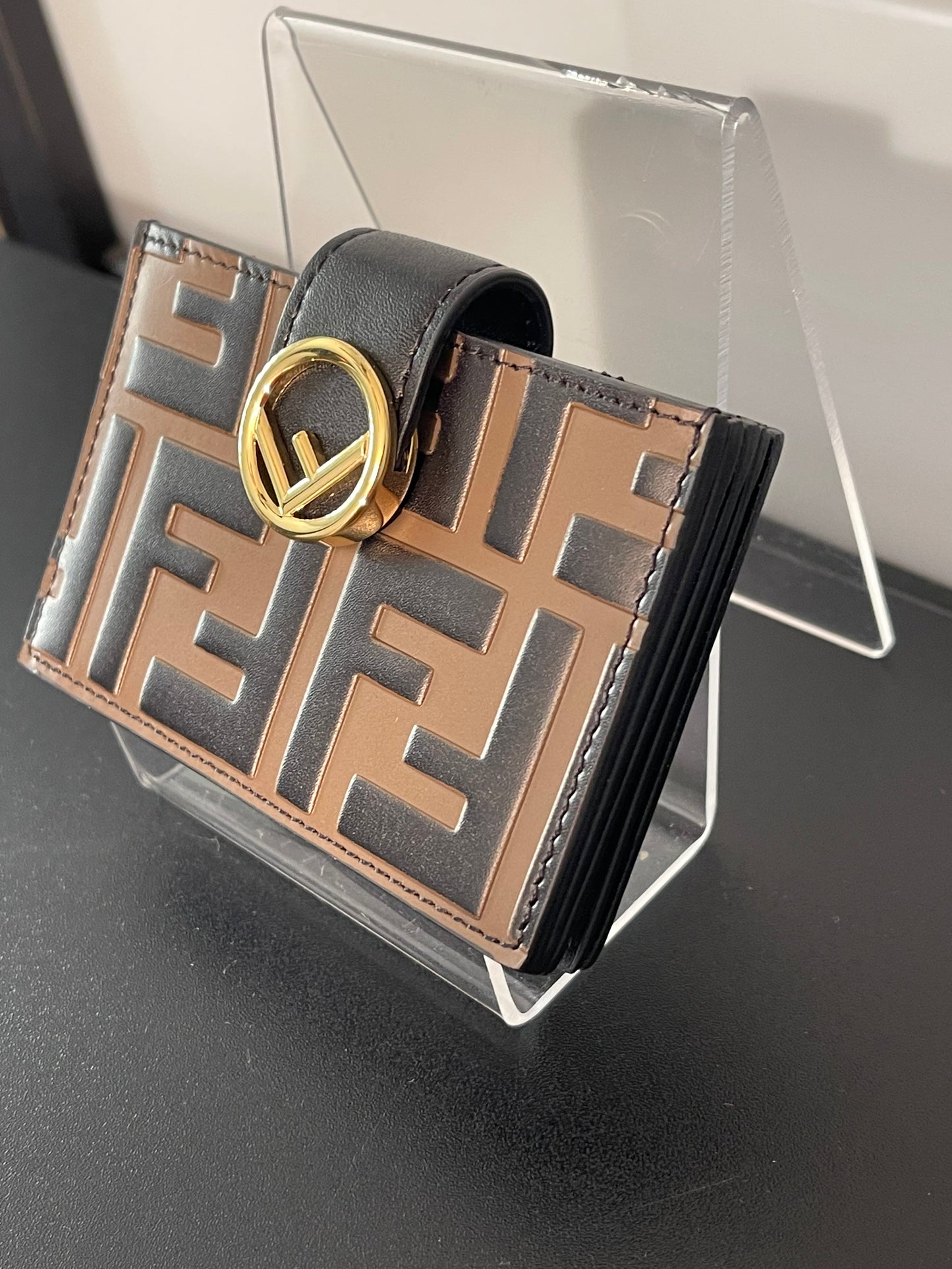 Pre-Owned Fendi Brown Vitello Cruise Accordion Card Holder