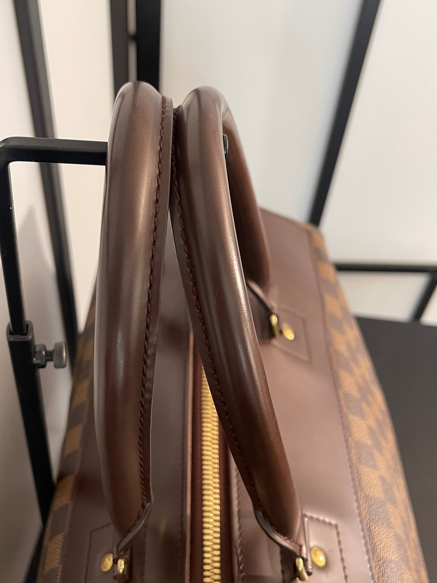 This is a pre-owned Louis Vuitton Brown Damier Ebene Greenwich Handbag/Travel Bag.