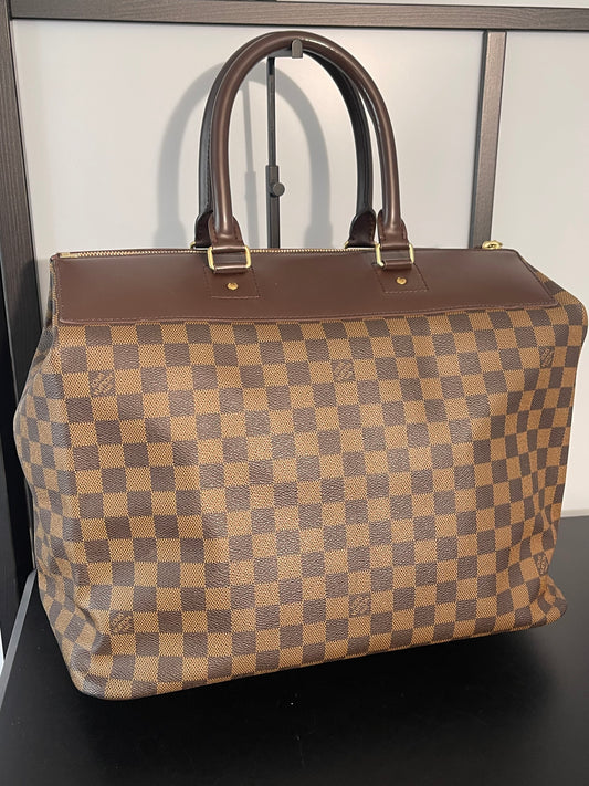 This is a pre-owned Louis Vuitton Brown Damier Ebene Greenwich Handbag/Travel Bag.