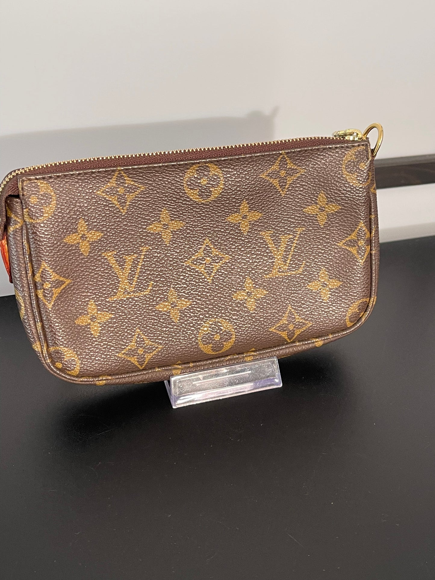 Pre-Owned Louis Vuitton Brown Monogram Canvas Pouchette